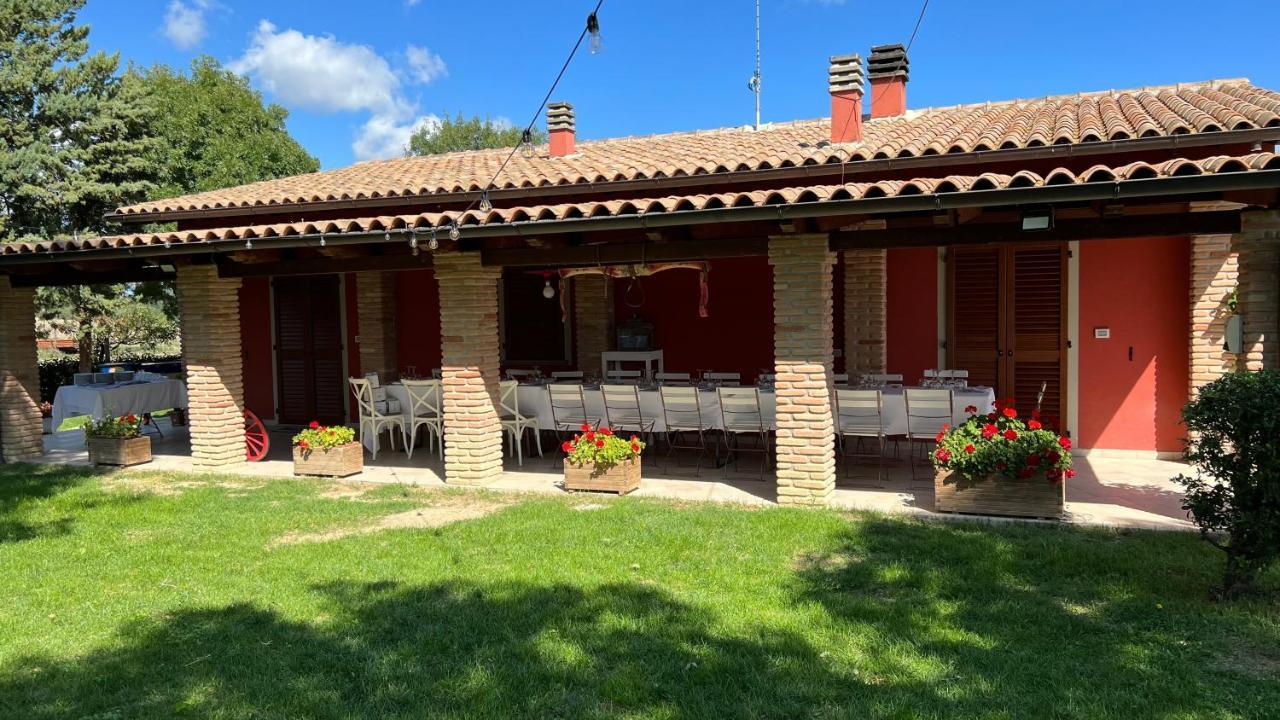 Agriturismo Le Capannacce Urbania Exterior photo